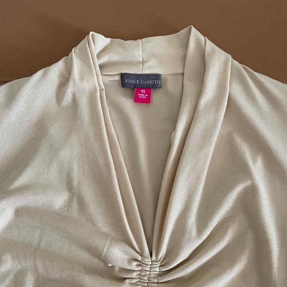 Vince Camuto Long Sleeve Gold Shimmer. - Picture 5 of 9